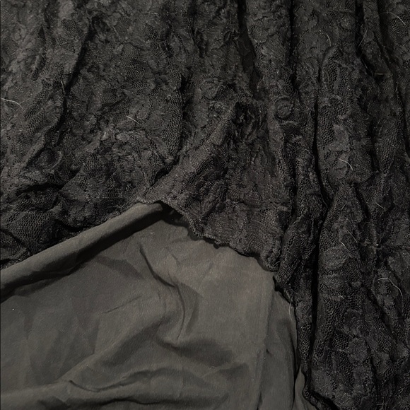 ROMWE Black Asymmetrical Lace Skirt - Picture 3 of 5